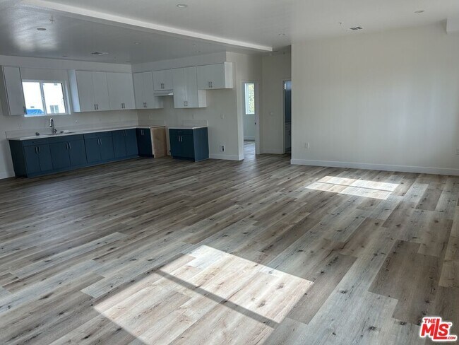 5207 W 21st St in Los Angeles, CA - Building Photo - Building Photo