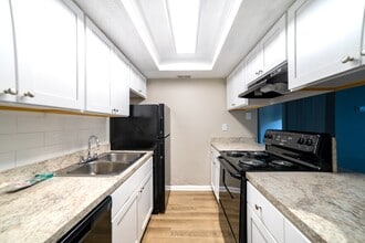 Lago Bello Apartment Homes in Tampa, FL - Building Photo - Building Photo