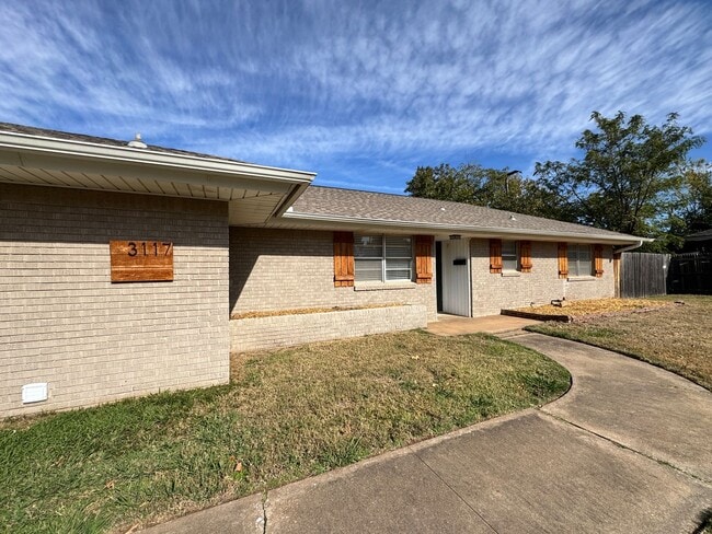 property at 3117 Lakeside Dr