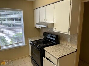 5313 Waverly Trce in Norcross, GA - Foto de edificio - Building Photo