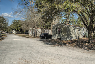 8260 Linscomb Rd in Orange, TX - Foto de edificio - Building Photo