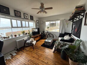 293 W Shore Rd in Huntington, NY - Foto de edificio - Building Photo