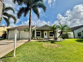 7927 Bishopwood Rd in Greenacres, FL - Building Photo - Building Photo
