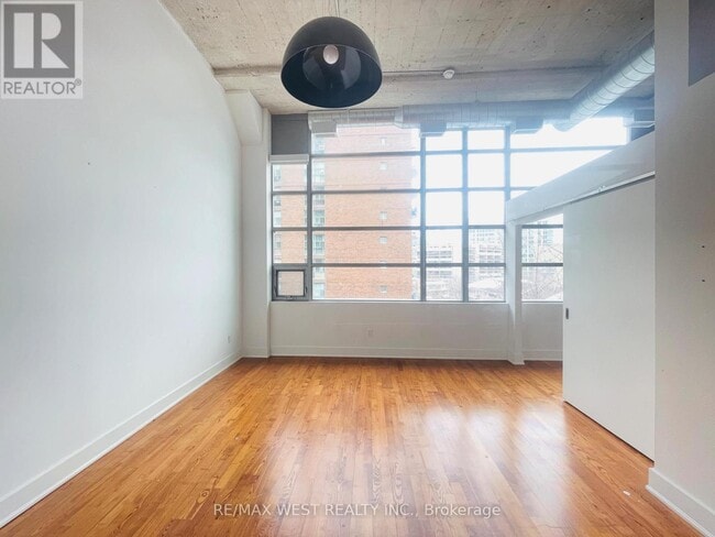 637 Lake Shore Blvd W in Toronto, ON - Building Photo - Building Photo