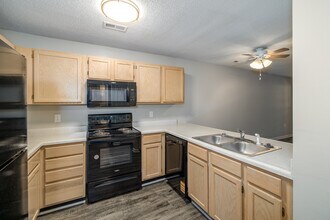 Carolina Oaks in Greensboro, NC - Foto de edificio - Interior Photo