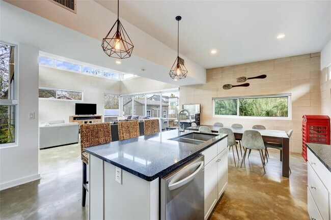 919 Cardinal Ln in Austin, TX - Building Photo - Building Photo