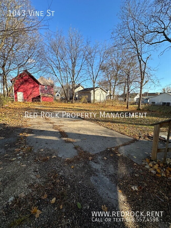 1043 Vine St in Beloit, WI - Building Photo - Building Photo