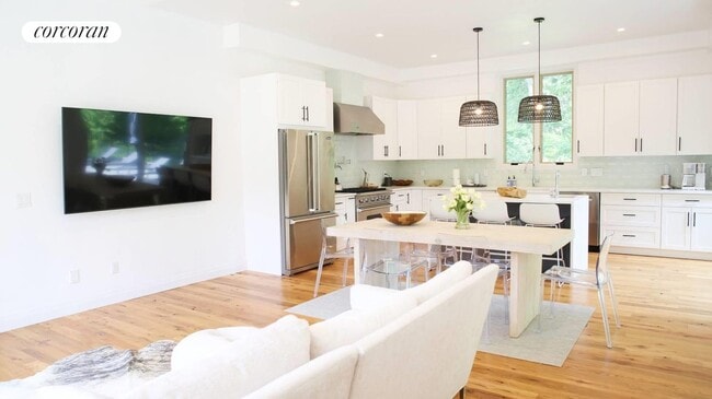 3 Turtle Pond Rd in Southampton, NY - Building Photo - Building Photo