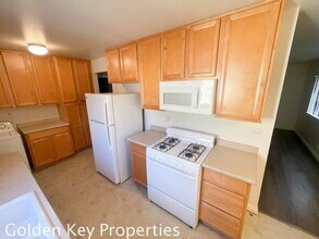 3350 Buena Hills Dr in Oceanside, CA - Building Photo - Building Photo