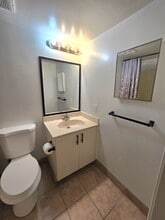 3650 N 56th Ave, Unit 520 in Hollywood, FL - Foto de edificio - Building Photo