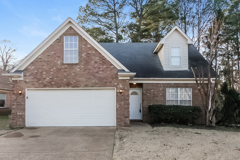 8793 5 Oaks Dr W in Southaven, MS - Building Photo