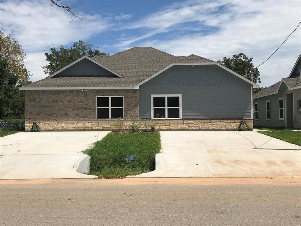 609 S Campbell St in Willis, TX - Building Photo