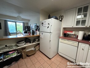 1243 Beacon St, Unit 3A in Brookline, MA - Building Photo - Building Photo