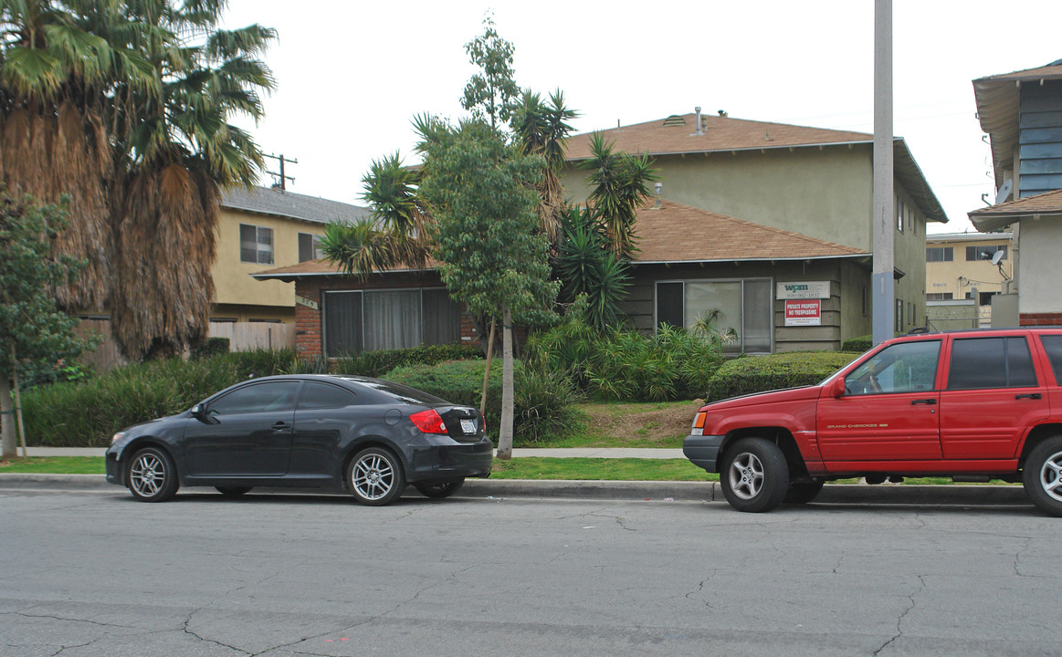 375 N Prospero Dr in Covina, CA - Foto de edificio