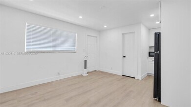32 SW 9th St in Hallandale Beach, FL - Building Photo - Building Photo