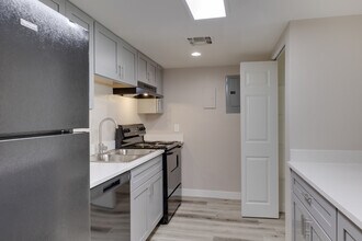 Whispering Pines in Phoenix, AZ - Building Photo - Interior Photo