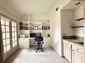 2001 Bering Dr, Unit 4A in Houston, TX - Foto de edificio - Building Photo