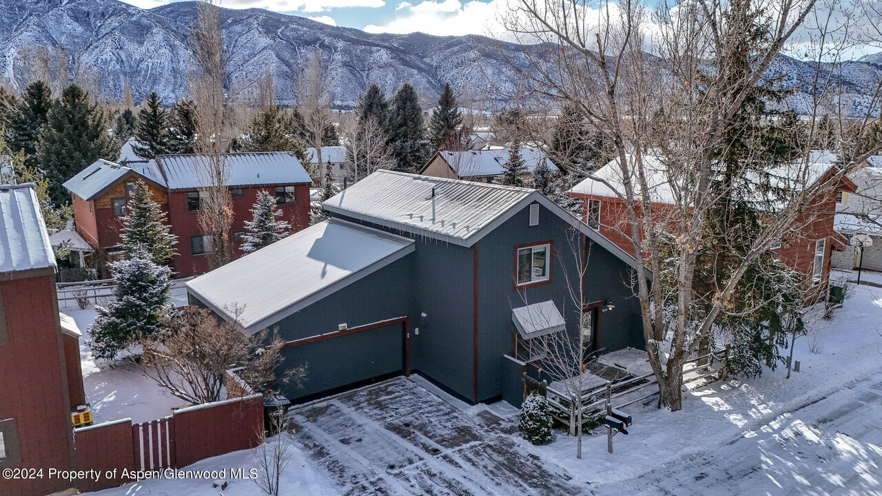 128 Mountain Ct in Basalt, CO - Foto de edificio