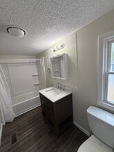 140 Princess Ct in Halfmoon, NY - Foto de edificio - Building Photo