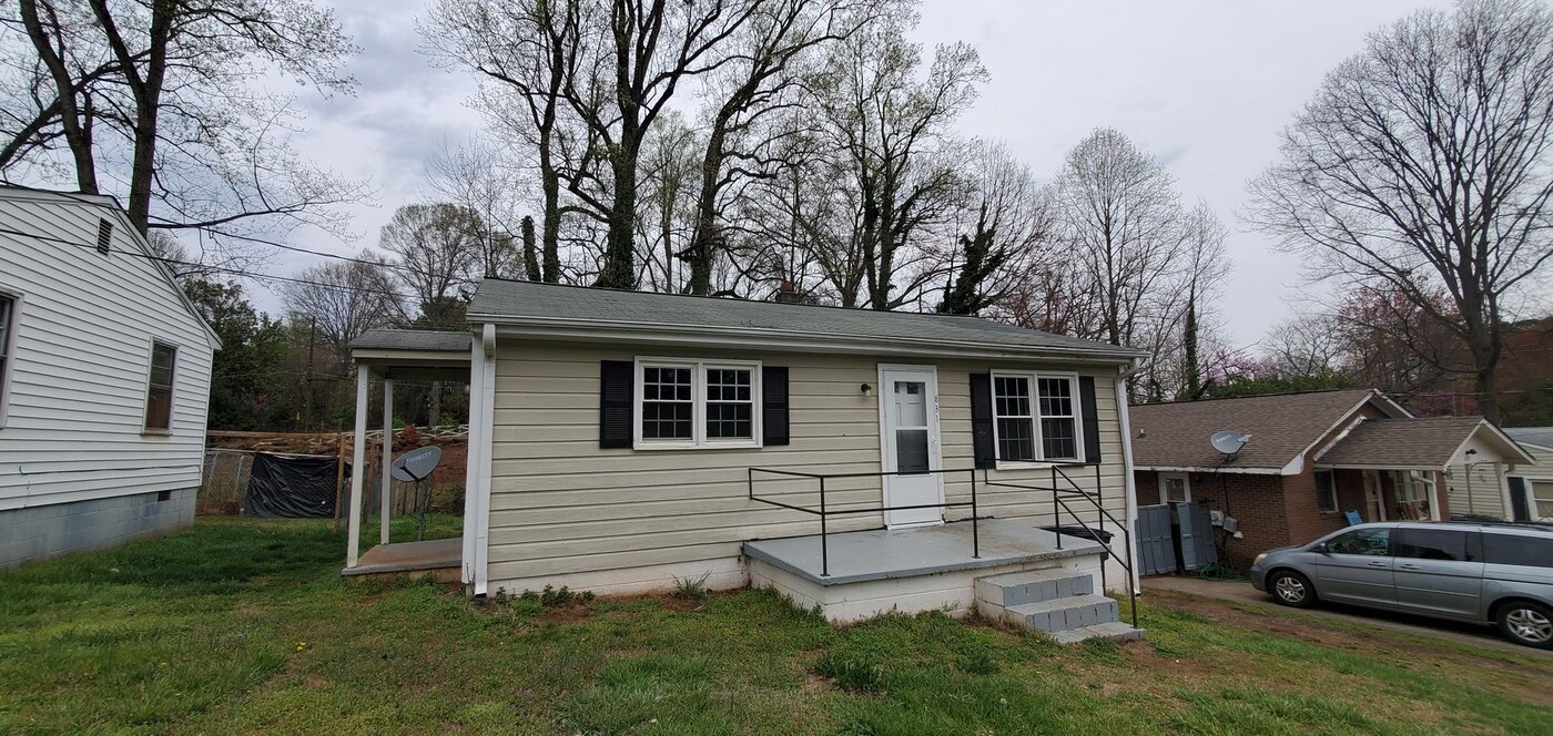 831 Ferndale Ave in Winston-Salem, NC - Foto de edificio