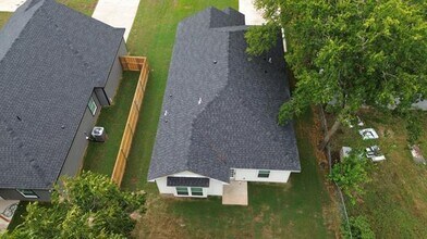 1031 W Coffin St in Denison, TX - Building Photo - Building Photo