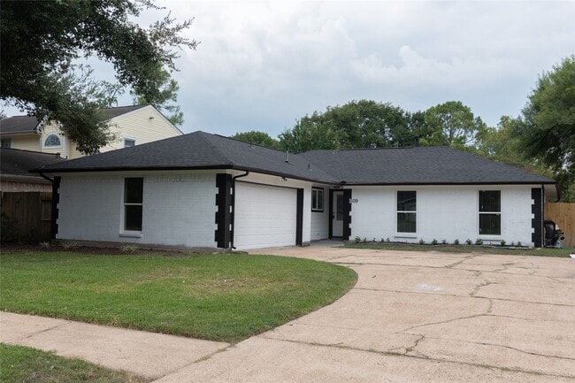 property at 609 Oak Harbor Dr