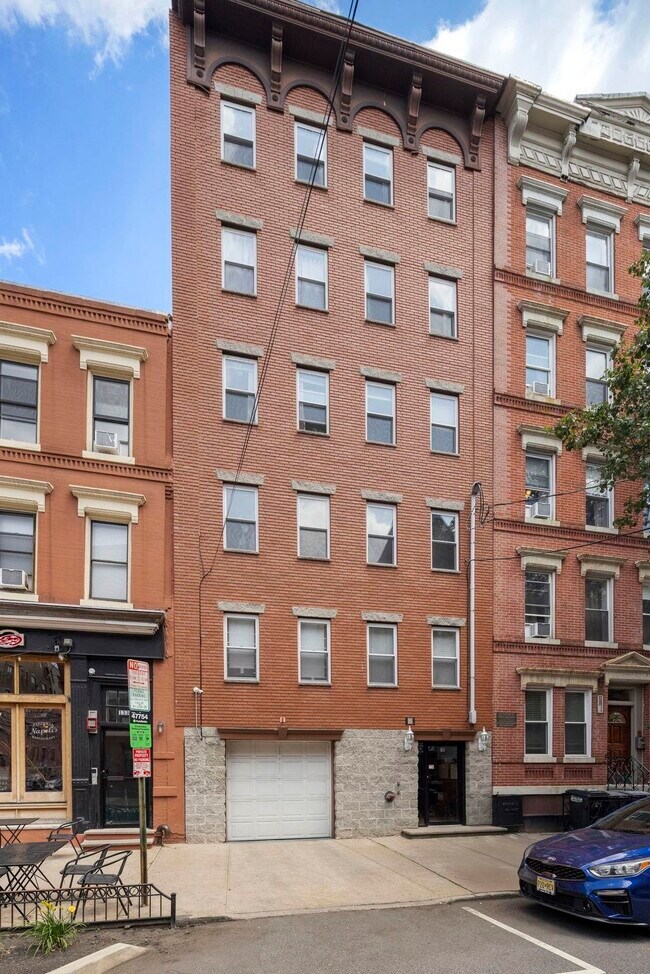 131 Clinton St in Hoboken, NJ - Building Photo - Building Photo