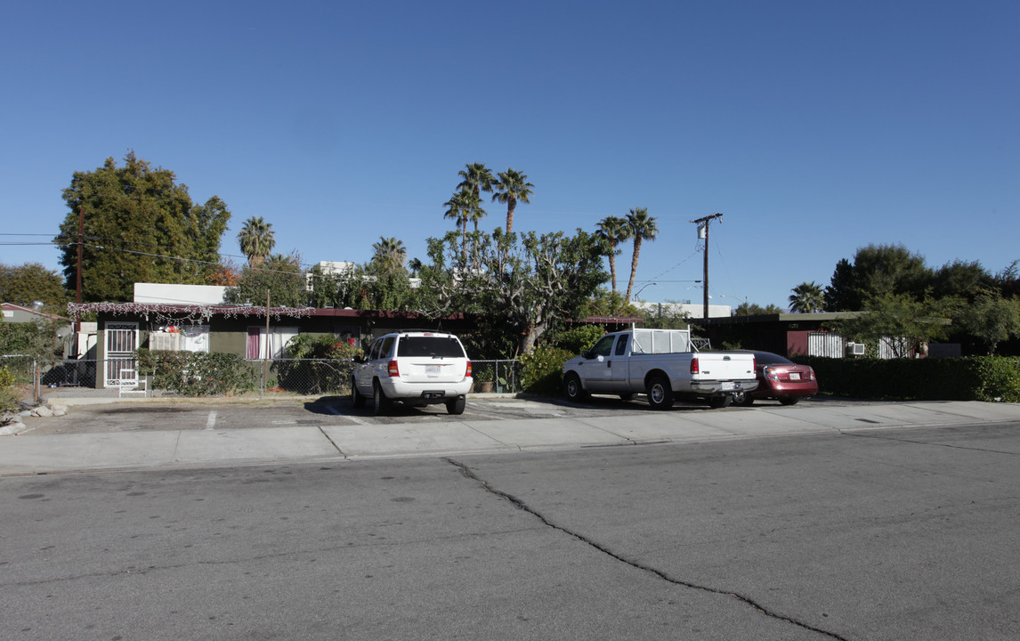 4020 E Calle De Ricardo in Palm Springs, CA - Building Photo