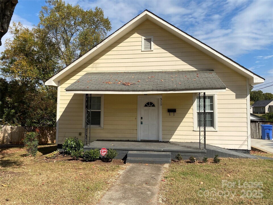 315 Messick Ave in Mooresville, NC - Building Photo