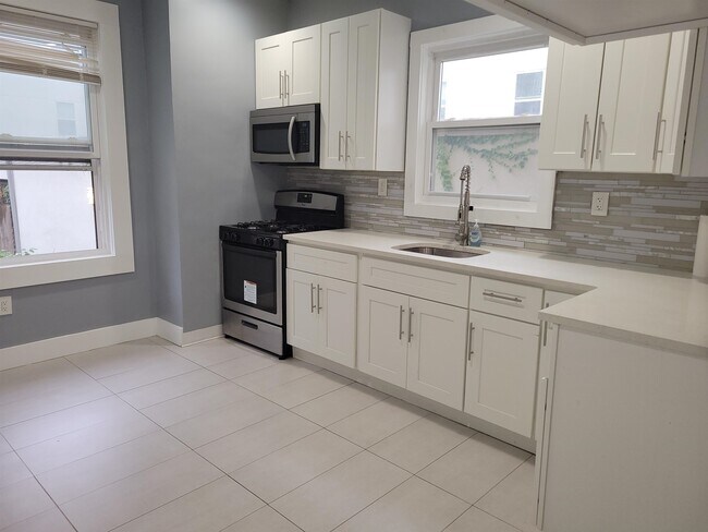 82 FULTON Ave-Unit -1 in Jersey City, NJ - Building Photo - Building Photo