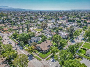 704 E Maple Ave in Orange, CA - Building Photo - Building Photo