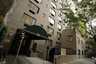 207-215 E 27th St in New York, NY - Foto de edificio - Building Photo