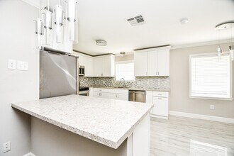 4310 Woodvalley Dr in Houston, TX - Building Photo - Building Photo