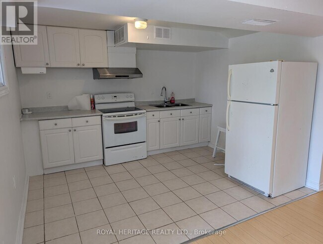 1565 Somergrove Crescent in Pickering, ON - Building Photo - Building Photo