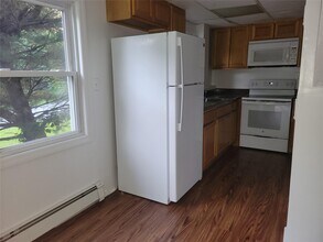 10 Henning Dr in Montrose, NY - Building Photo - Building Photo