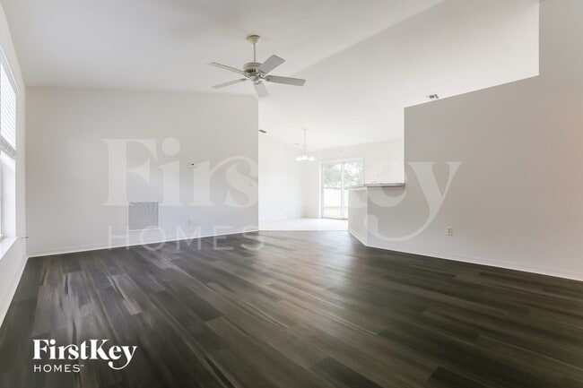 11092 Vanessa Ave in Englewood, FL - Foto de edificio - Building Photo