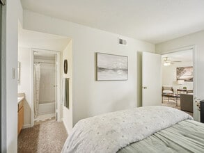 Woodlake Downs in Raleigh, NC - Foto de edificio - Building Photo