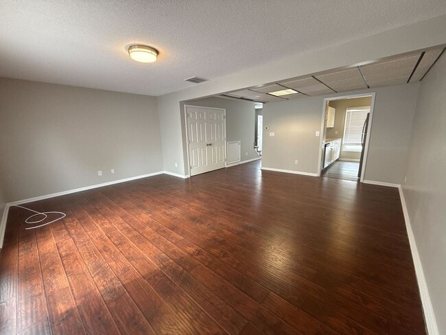 property at 106 Western Villa Dr