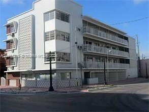 158 Ocean Dr in Miami Beach, FL - Building Photo - Building Photo