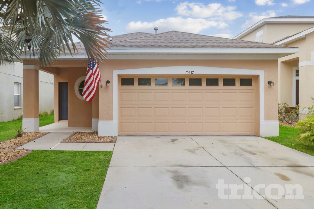 10337 Avelar Ridge Dr in Riverview, FL - Foto de edificio