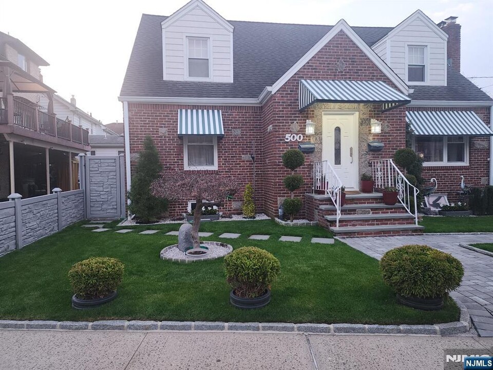 500 Weart Ave in Lyndhurst, NJ - Building Photo
