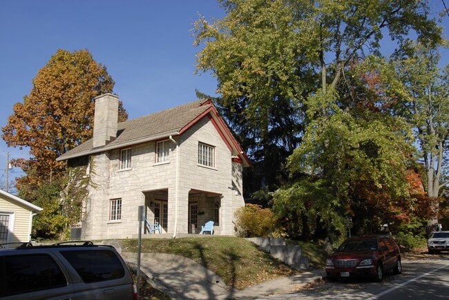 property at 611 N Washington St