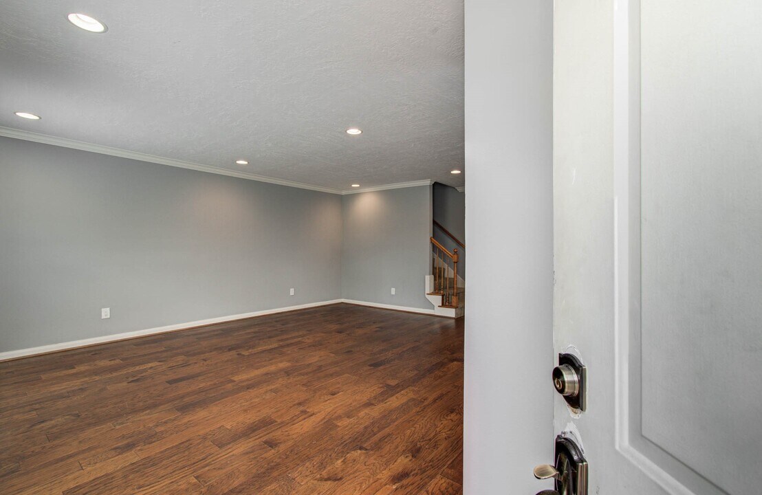 402 Bendwood Dr in Houston, TX - Building Photo