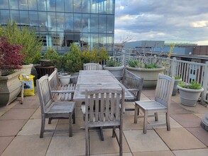 1301 20th St NW, Unit 10007 in Washington, DC - Foto de edificio - Building Photo