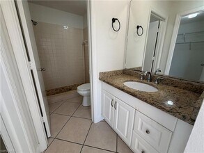 1392 Churchill Cir in Naples, FL - Foto de edificio - Building Photo