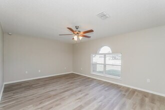 13029 Waterbourne Dr in Gibsonton, FL - Building Photo - Building Photo