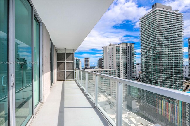 79 SW 12th St, Unit 3002-S in Miami, FL - Foto de edificio - Building Photo