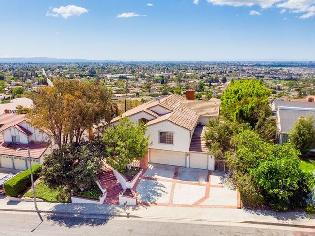 2274 N Rockridge Pl in Orange, CA - Building Photo - Building Photo