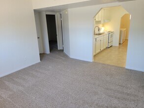 62 E Atlantic Ave in Henderson, NV - Building Photo - Building Photo