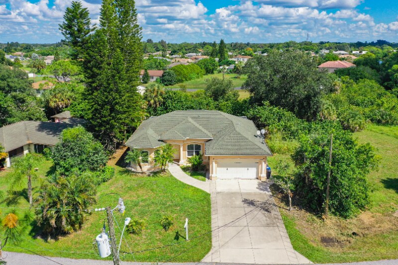 12080 Ronda Ln in North Port, FL - Building Photo